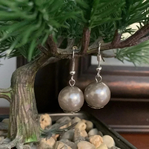 Grey Taupe  faux pearl drops - Picture 1 of 4